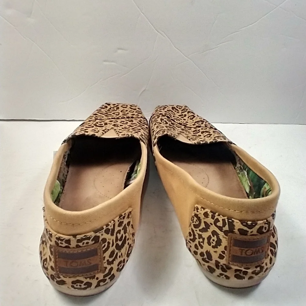 Toms National Geographic Big Cats Slip On Loafers Women's sz 9.5.